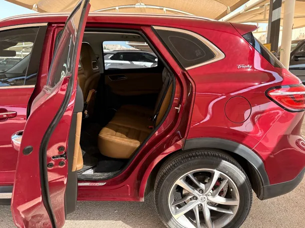 Car image 15