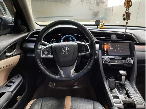 Car image 17