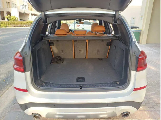 Car image 19