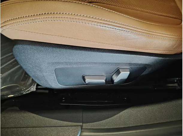 Car image 34