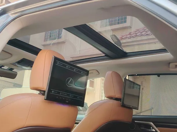 Car image 16