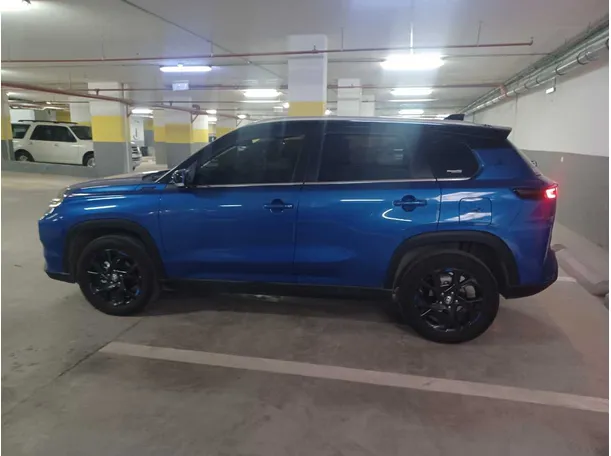 Car image 8