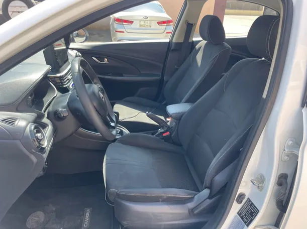 Car image 13