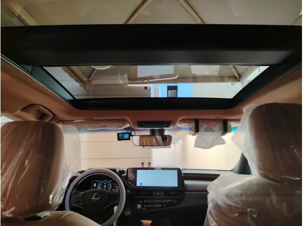Car image 18