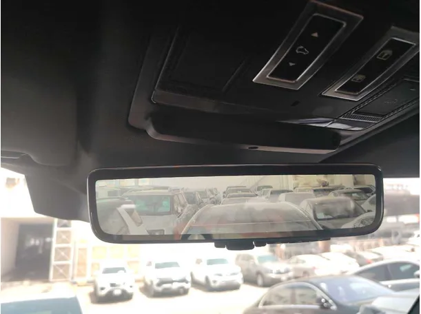 Car image 32
