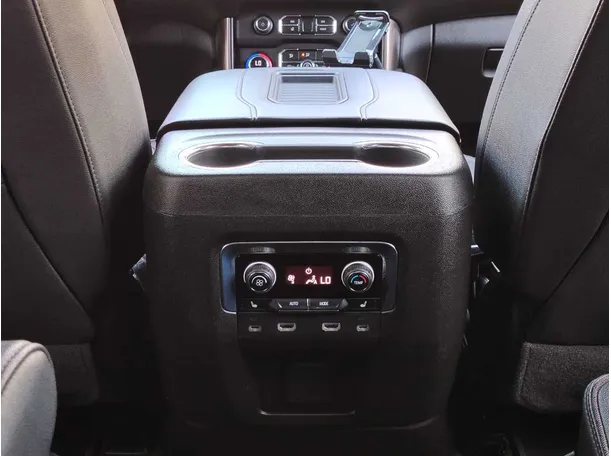 Car image 32