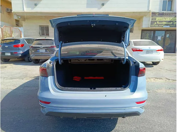 Car image 24