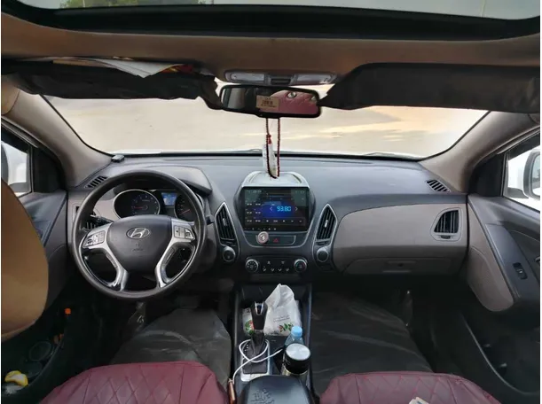 Car image 18