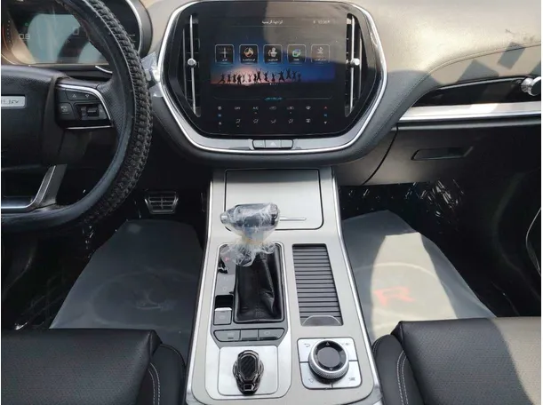 Car image 18