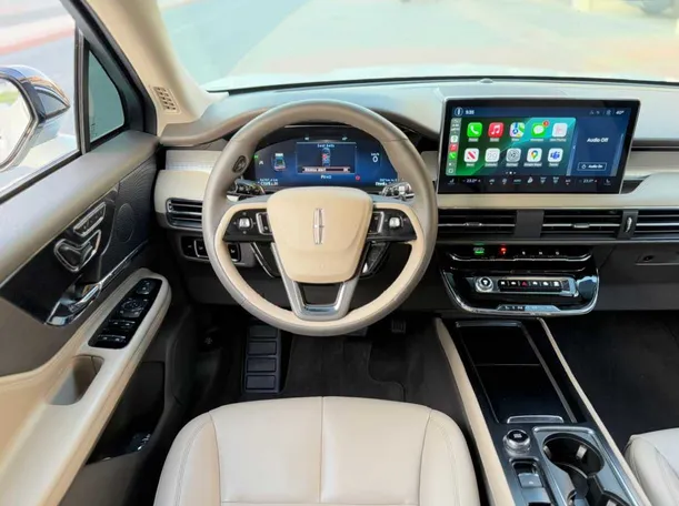 Car image 30