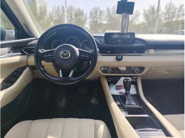 Car image 19
