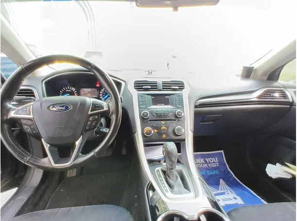 Car image 14