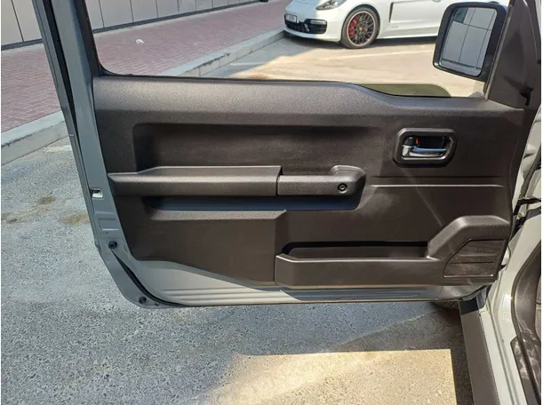 Car image 10