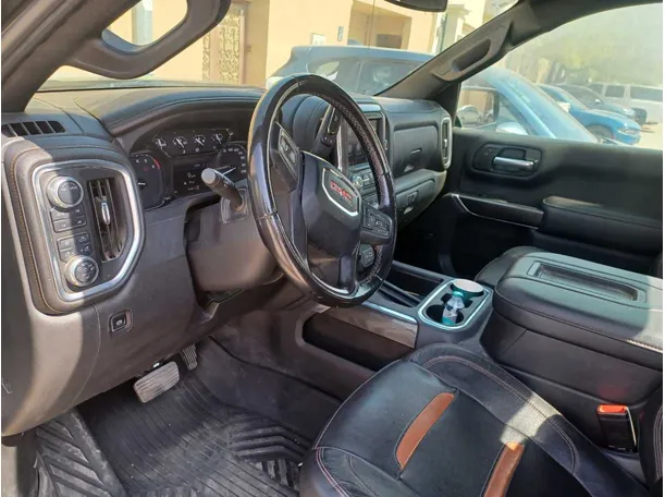 Car image 12