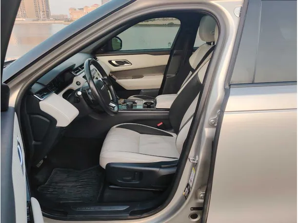 Car image 13