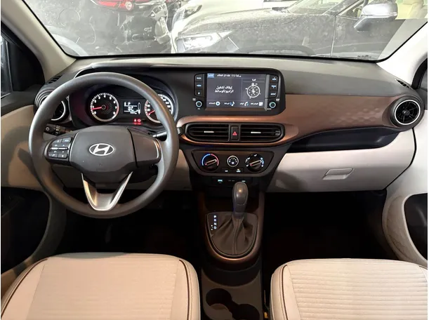 Car image 19