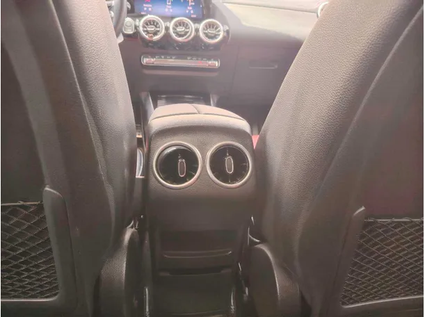 Car image 32