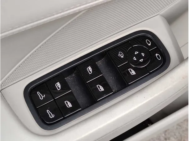 Car image 37