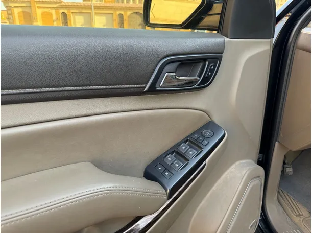 Car image 25