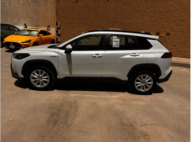 Car image 8