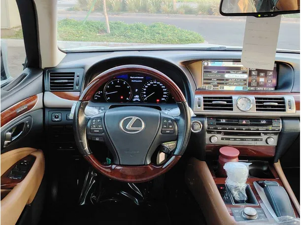 Car image 25