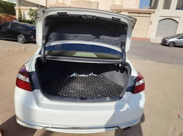 Car image 25