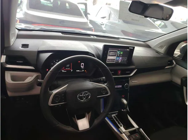 Car image 16