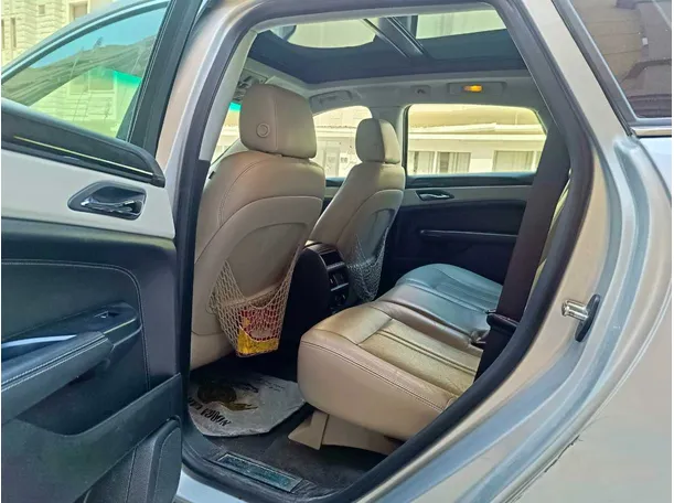 Car image 16