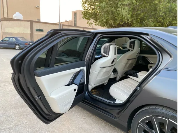 Car image 13