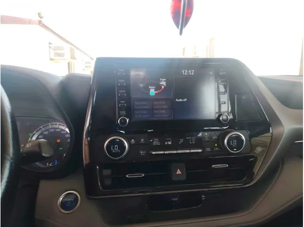 Car image 19