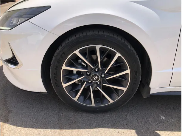 Car image 10