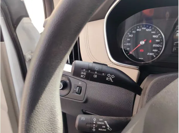 Car image 25