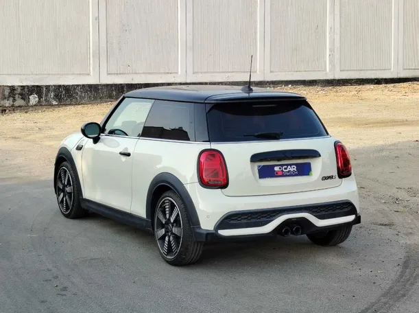Car image 7