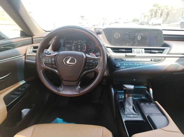Car image 20
