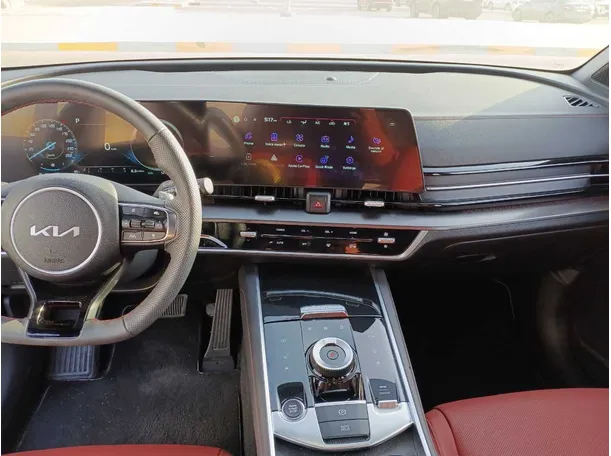 Car image 18