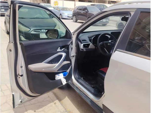 Car image 12