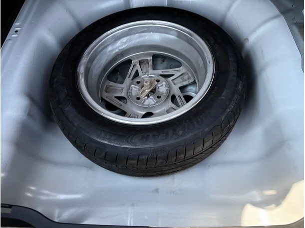 Car image 30