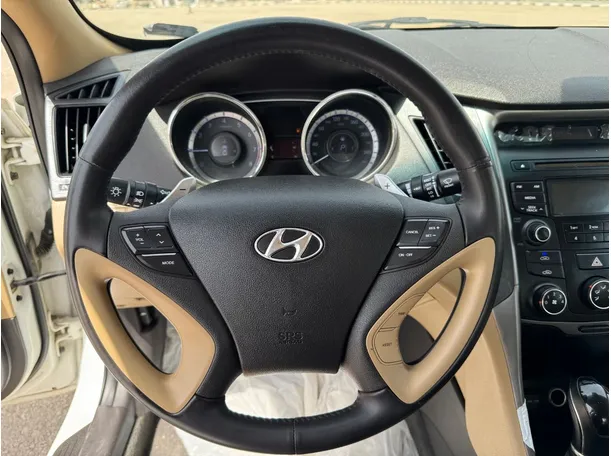 Car image 18