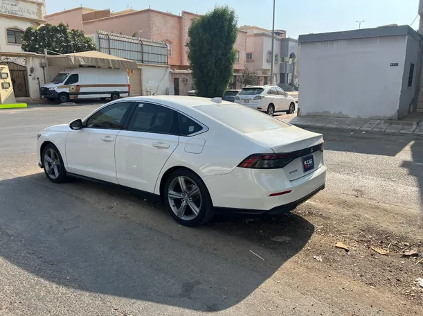 Car image 7