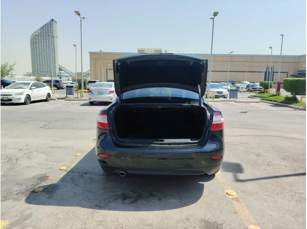Car image 25