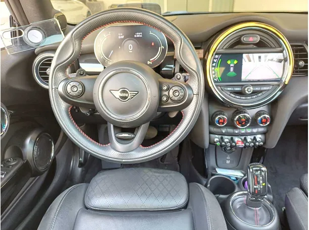 Car image 15