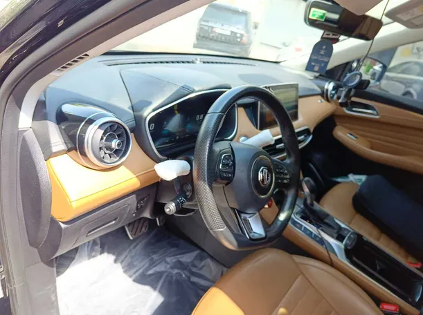 Car image 12