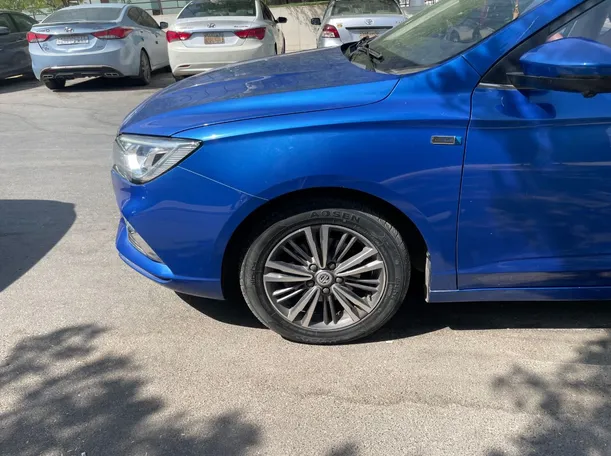 Car image 8