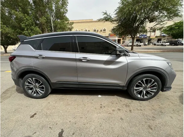 Car image 4