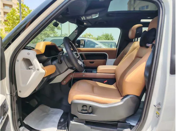 Car image 14