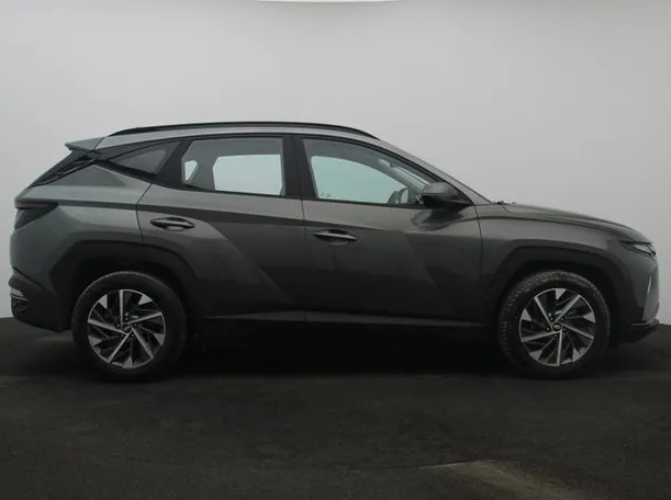 Car image 13