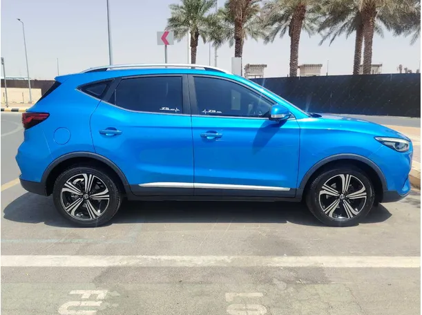 Car image 4