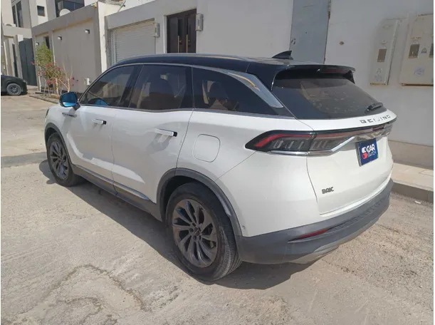 Car image 7