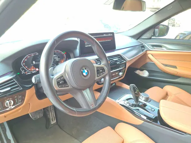 Car image 10