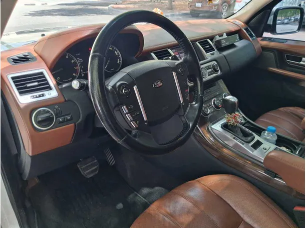 Car image 12